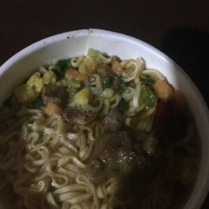 あさりわかめで！カップ麺醤油味がシーフード味に！